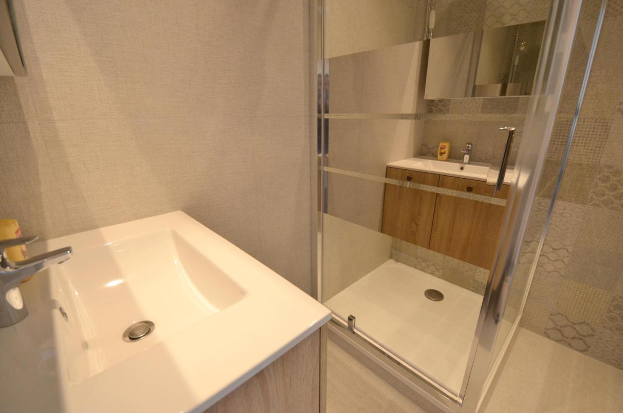 Studio + Balcon + Parking - Ultra Centre Apartment Annecy Luaran gambar