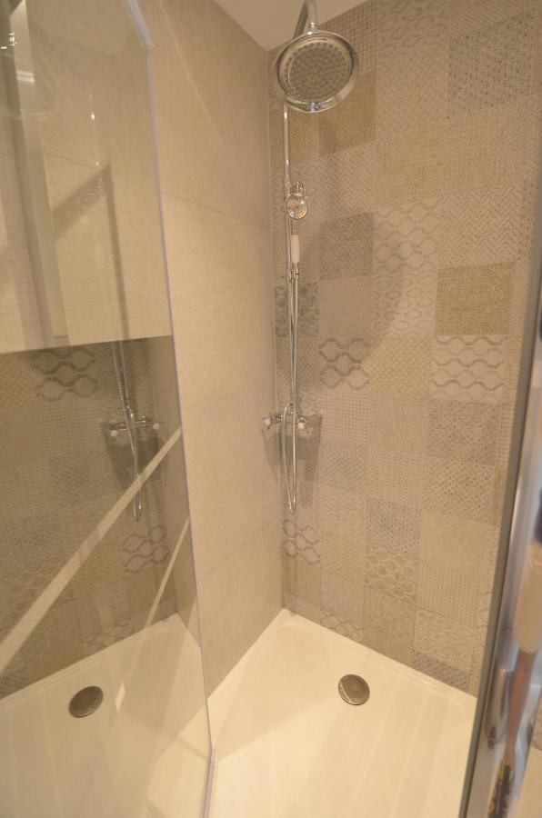 Studio + Balcon + Parking - Ultra Centre Apartment Annecy Luaran gambar
